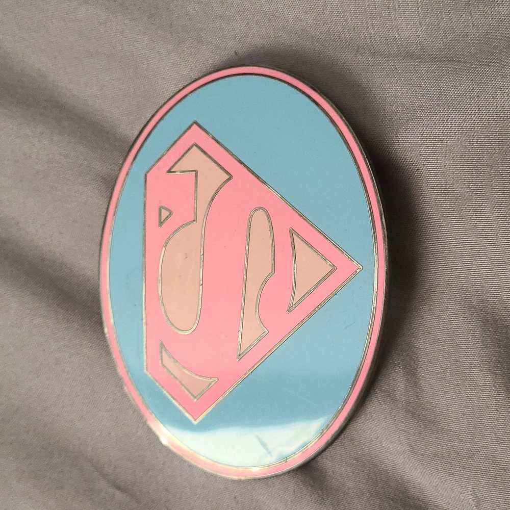 Belt buckle supergirl